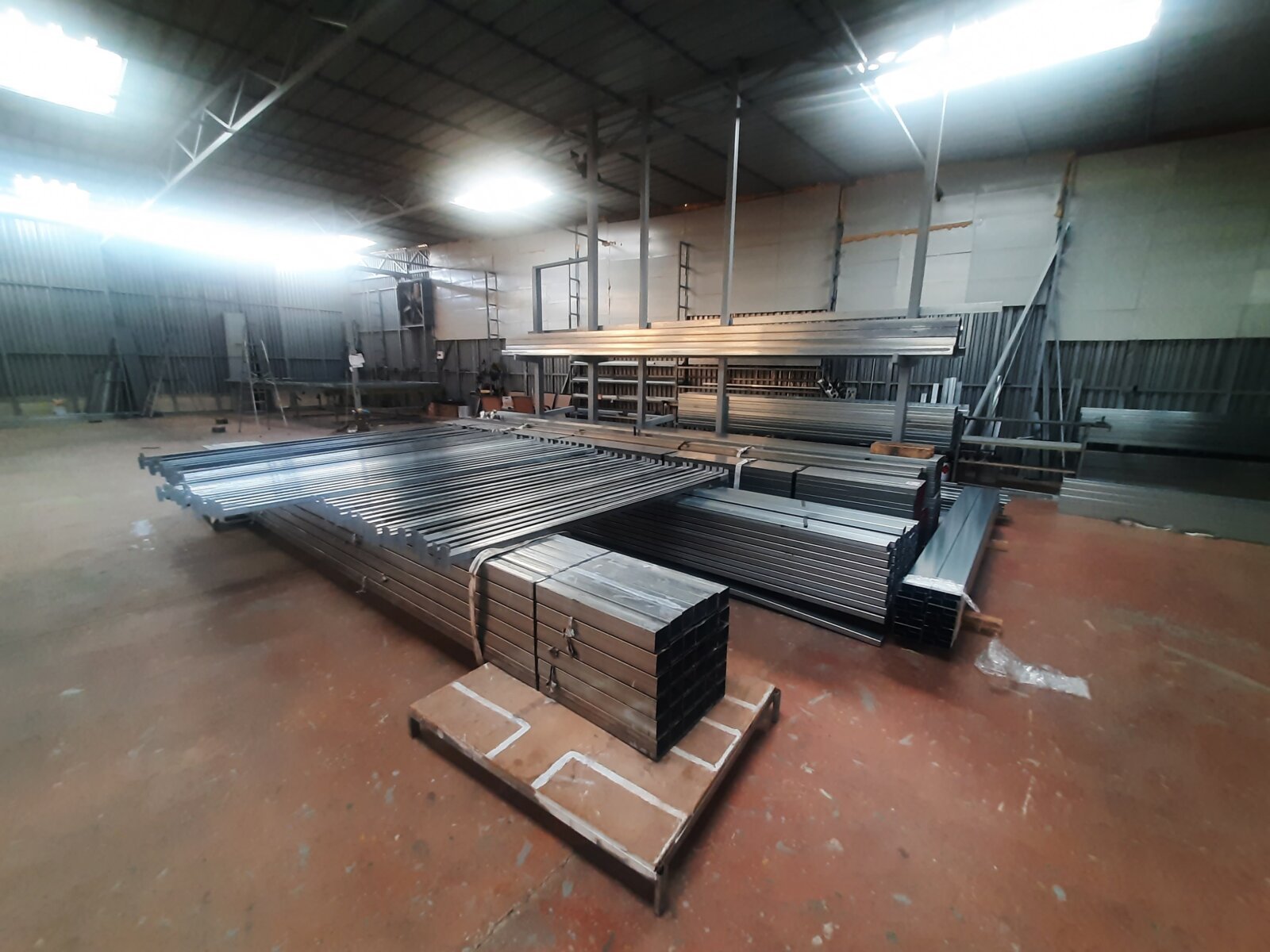 METAL BUILDER